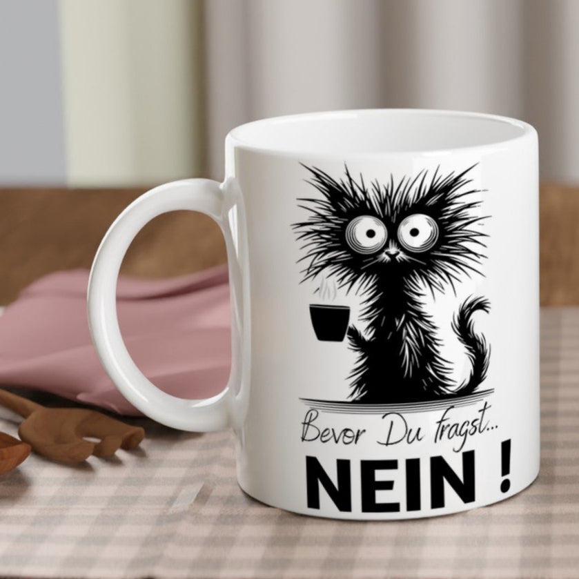 Diese lustige Kaffeetasse ist die perfekte Kombination aus Humor und Alltagstauglichkeit. Ob für Mama, Freundin oder Kollegin – sie sorgt für guten Laune beim Kaffee, Tee oder Kakao. Ideal als Überraschung zum Geburtstag, Muttertag oder einfach zwischendurch.