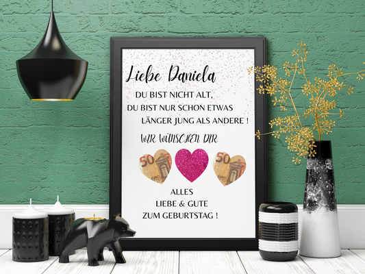 Geldgeschenk zum Geburtstag gesucht?hier ist es: Ein personalisierbares Geldgeschenk ist die perfekte Wahl, wenn du Geld originell und individuell verschenken möchtest. Mit dieser Vorlage entsteht ein persönliches Präsent, das beim Geburtstagskind für Begeisterung sorgt.
